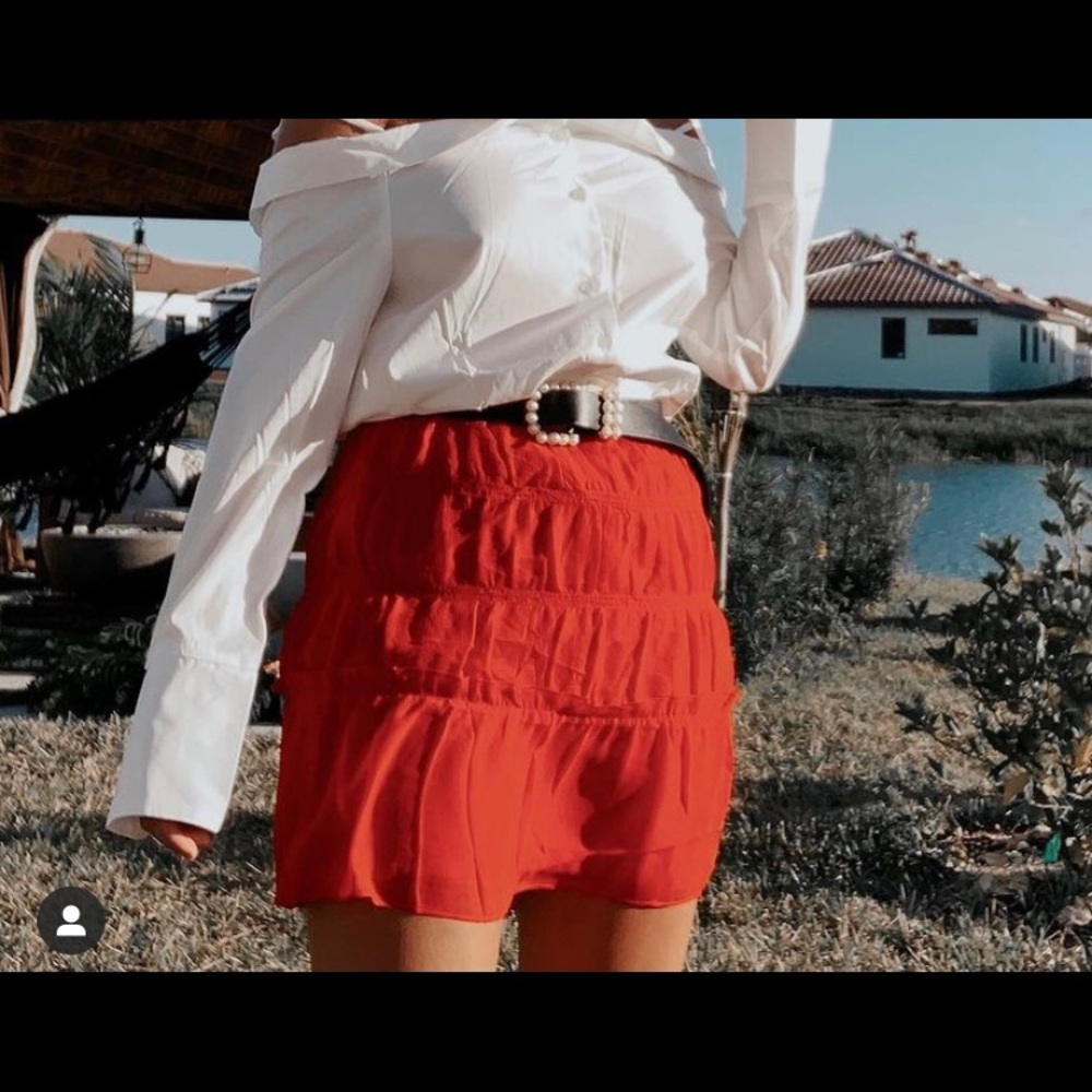 Red skirt - Picture 3 of 4